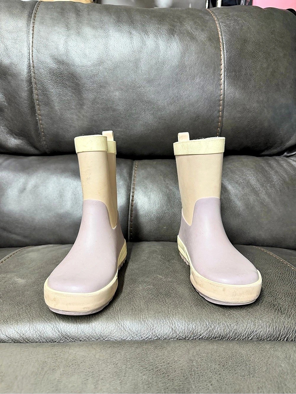 H&M girls Rain Two-Tone Pull-On Loop Boots Pink & Beige Rain Boots 13.5